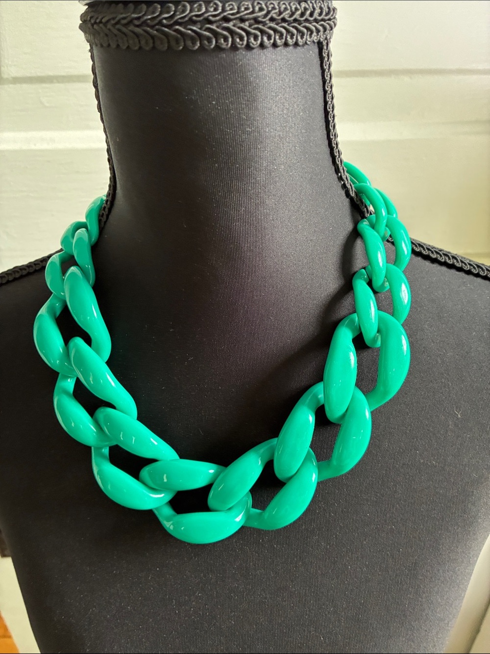 261 Vibrant Teal Resin Chunky Link Necklace
